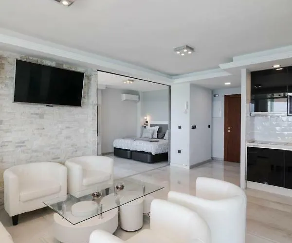 Deluxe Supreme Apartament *